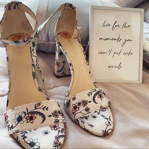 Nine West flower sandals